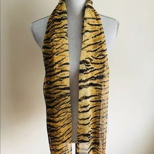 🐅 Animal Print Scarf